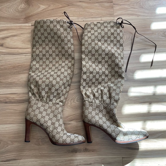 Gucci Lisa GG Supreme Canvas Mid-Heel Boots - Picture 11 of 15